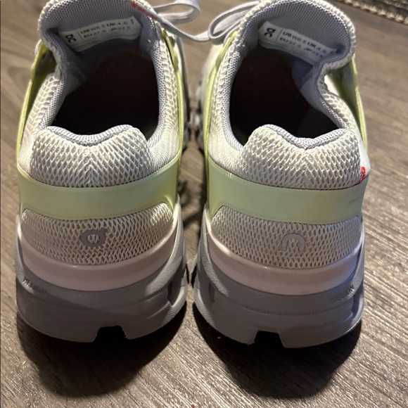 EUC Women’s Cloudswift Running Shoes - Size 6.5 - Picture 4 of 7